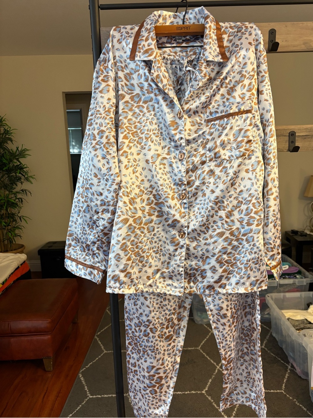 Kathryn Women’s Satin Leopard-Print Pajama Set Large